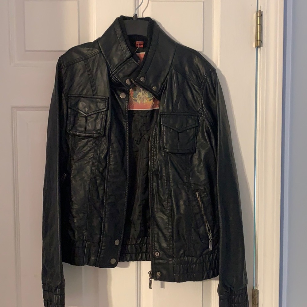 Like new black leather jacket!